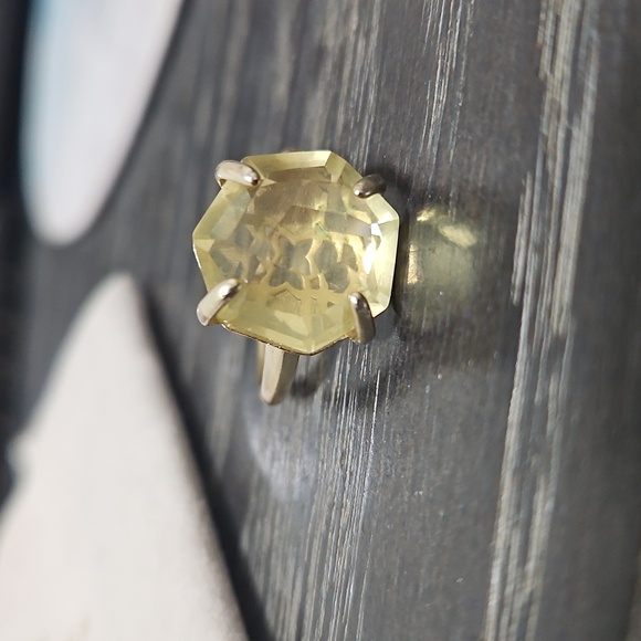 Kendra Scott Gold Ring 8 - Picture 2 of 4